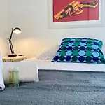 Le Triangle D\'Or - 1 Bedroom Apartment With Terrace