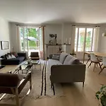 Luxurious Private Garage Apartment In The Heart Of Annecy