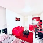Le Red Escape A 15Min Du Centre Avec Parking Prive Gratuit