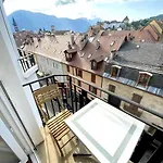 T3 De 73 M2 , Garage , Vue Montagnes Et Chateau