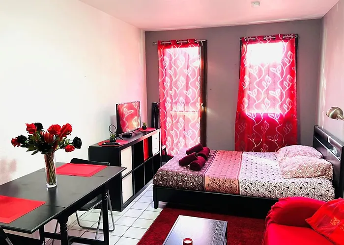 Le Red Escape A 15Min Du Centre Avec Parking Prive Gratuit