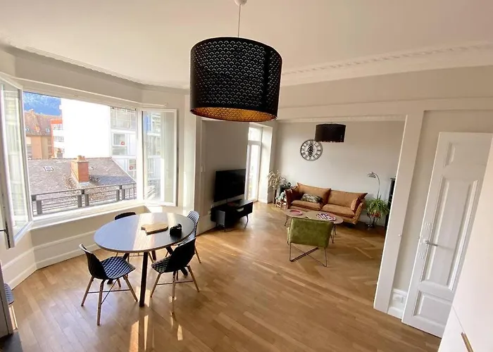 T3 De 73 M2 , Garage , Vue Montagnes Et Chateau
