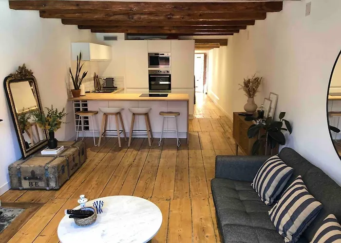 Exceptional Location Between Lake And Pedestrian Street