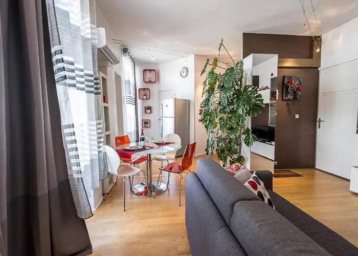 Hibiscus Apartment