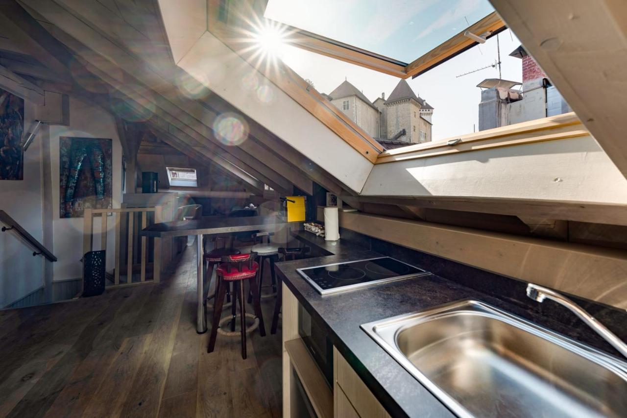 The Attic - Ideally Located In The Old Town Apartment