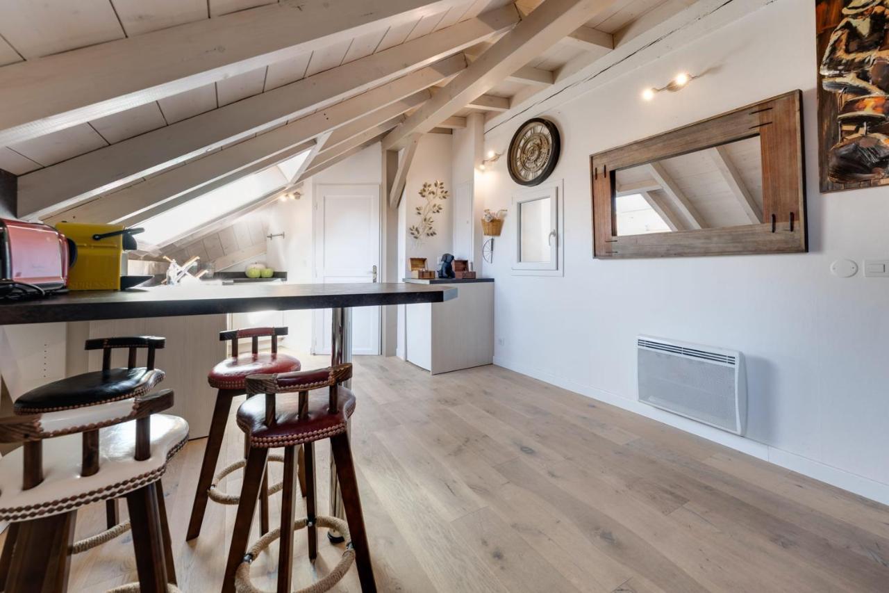 The Attic - Ideally Located In The Old Town Apartment