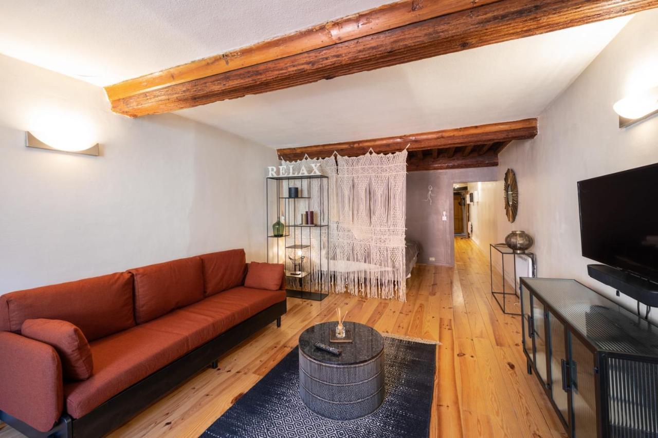 Les Paquerettes - For 3 People In The Heart Of Apartment