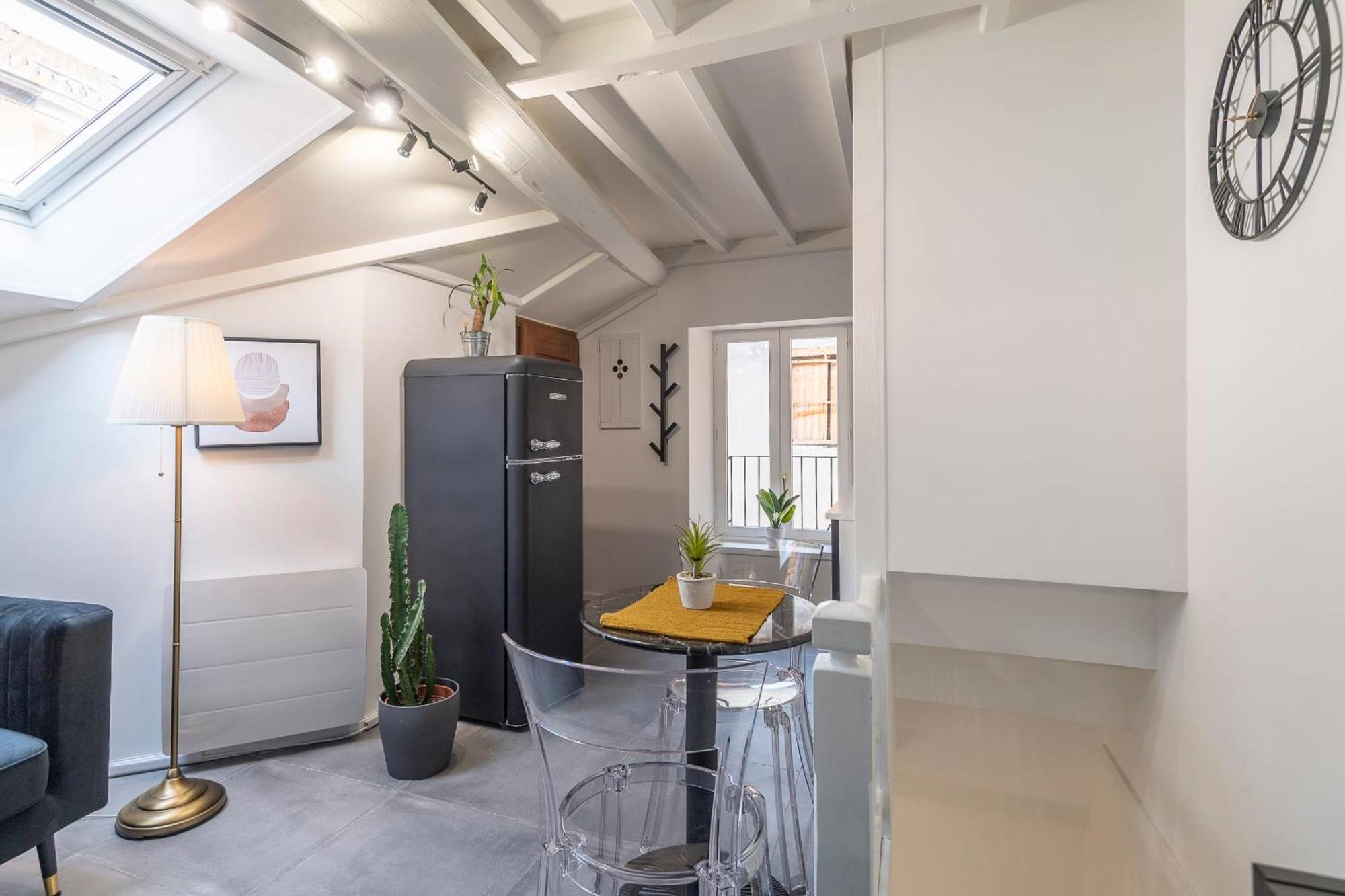 Apartment Nice T2 In The Heart Of The Old Town Of Near The Lake
