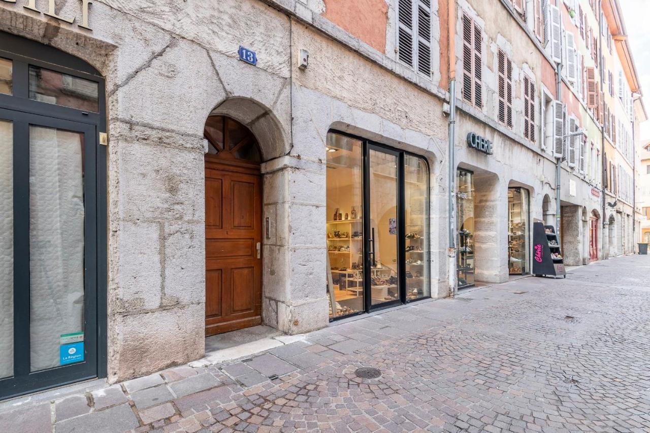 Nice T2 In The Heart Of The Old Town Of Near The Lake