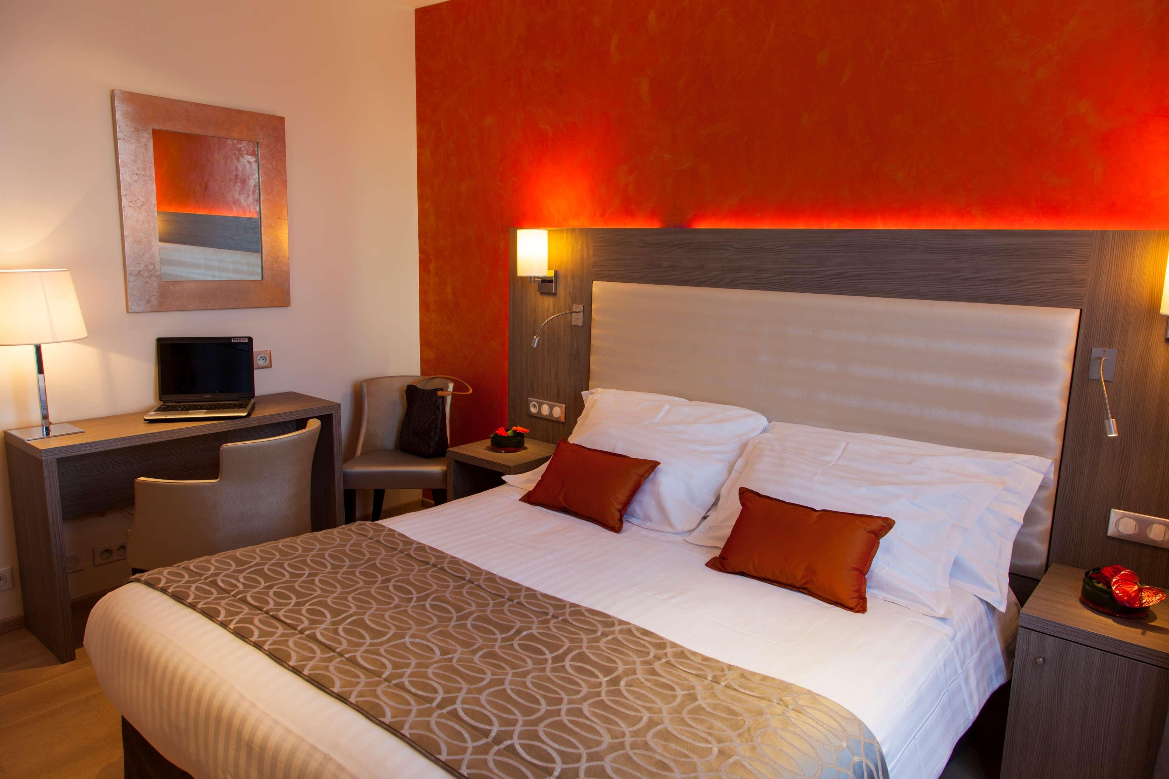 Western Carlton Hotel 4*