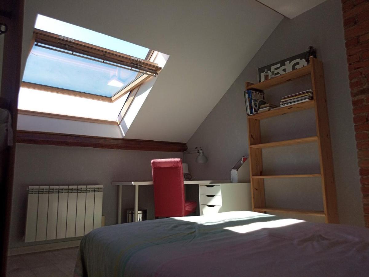 -- Le Sanctuaire, A 50 Metres De La Gare -- Homestay *