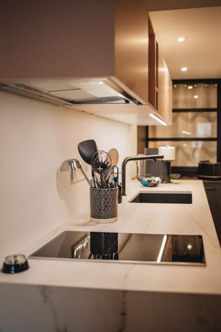La Vie En Rose - Luxe, Calme & Hypercentre - 3* Apartment *
