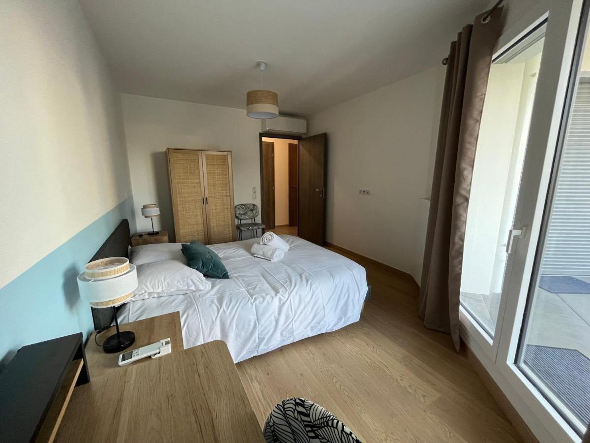 Aurel's & Jul's - The Emerald Apartment