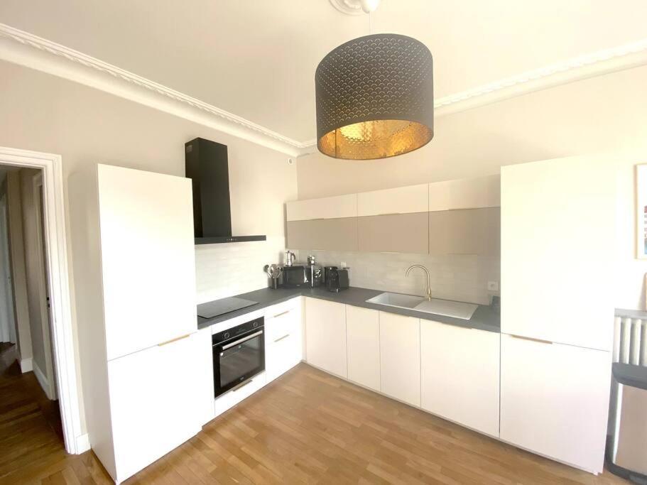 T3 De 73 M2 , Garage , Vue Montagnes Et Chateau Apartment *