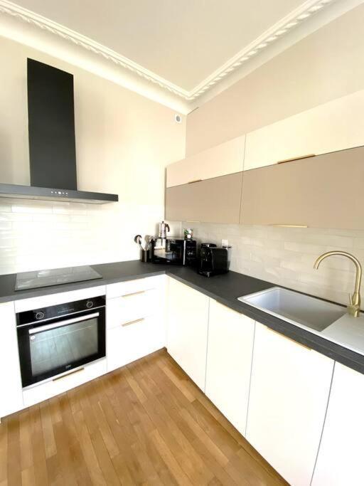 Apartment T3 De 73 M2 , Garage , Vue Montagnes Et Chateau