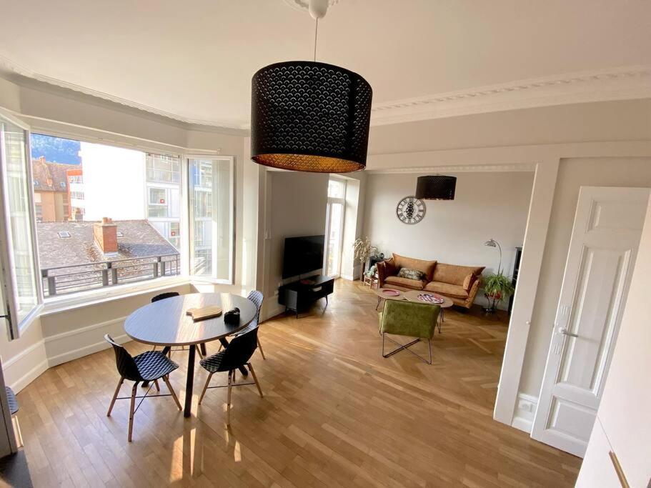 T3 De 73 M2 , Garage , Vue Montagnes Et Chateau *