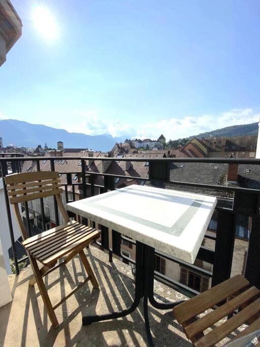 Apartment T3 De 73 M2 , Garage , Vue Montagnes Et Chateau *