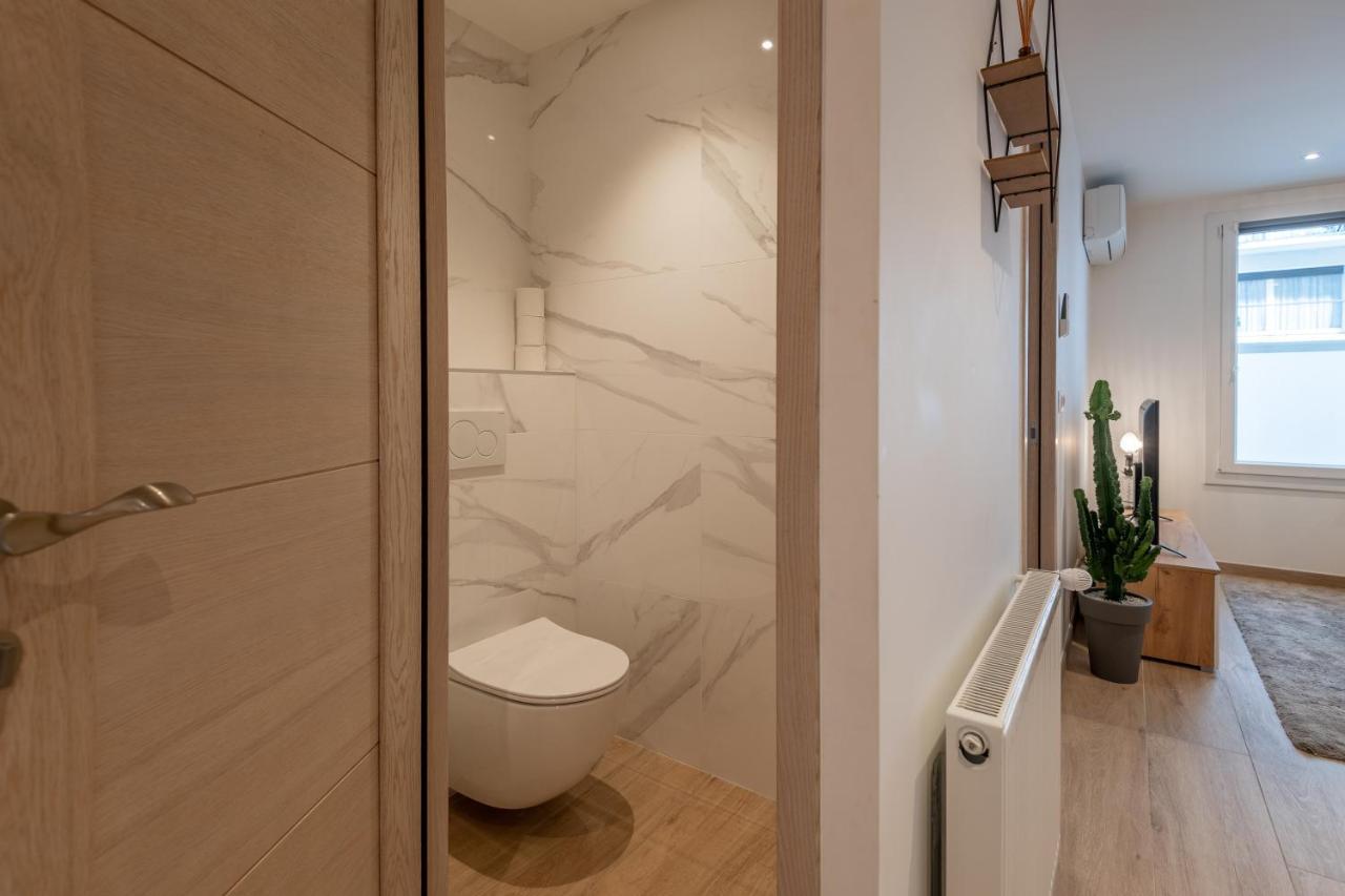Apartment 7 Rhone Super T2 Renove Avec Place De Parking Privee *