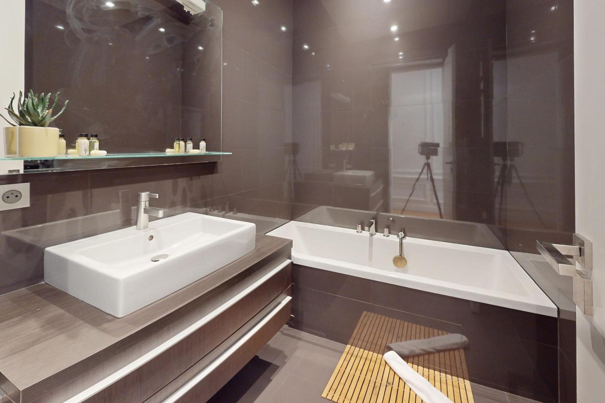 Apartamento Le N 10 - Of 200 Sqm With Patio Of 35 Square Meters In Old Town *