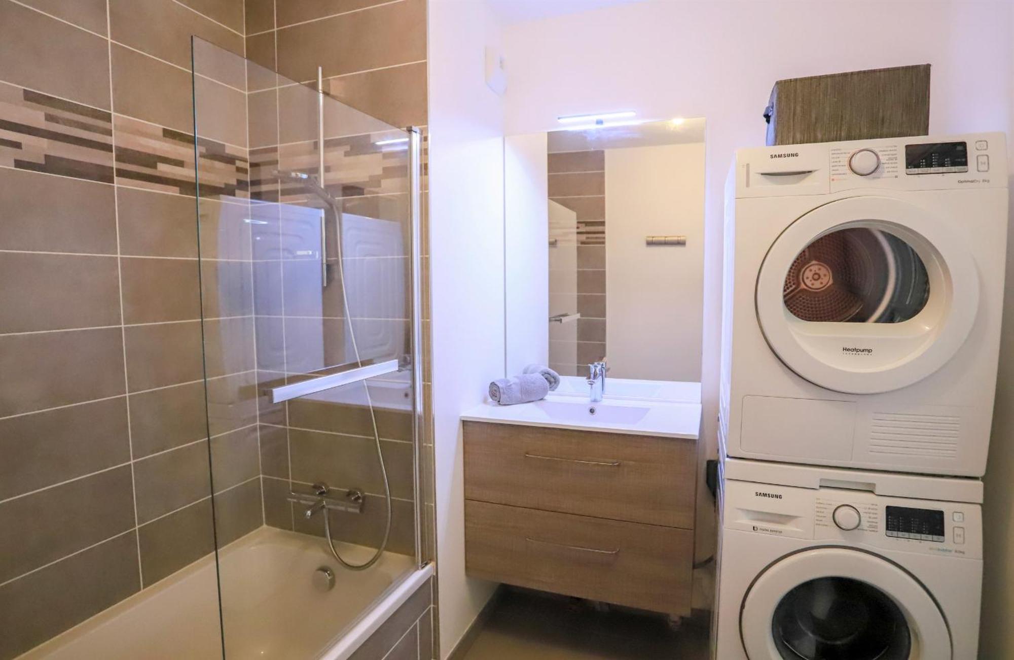 Le Bleu Du 3 Etoiles - Secteur Recherche, Calme & Familiale, A 300m Du & De La Vieille Ville, Garage Prive Appartement