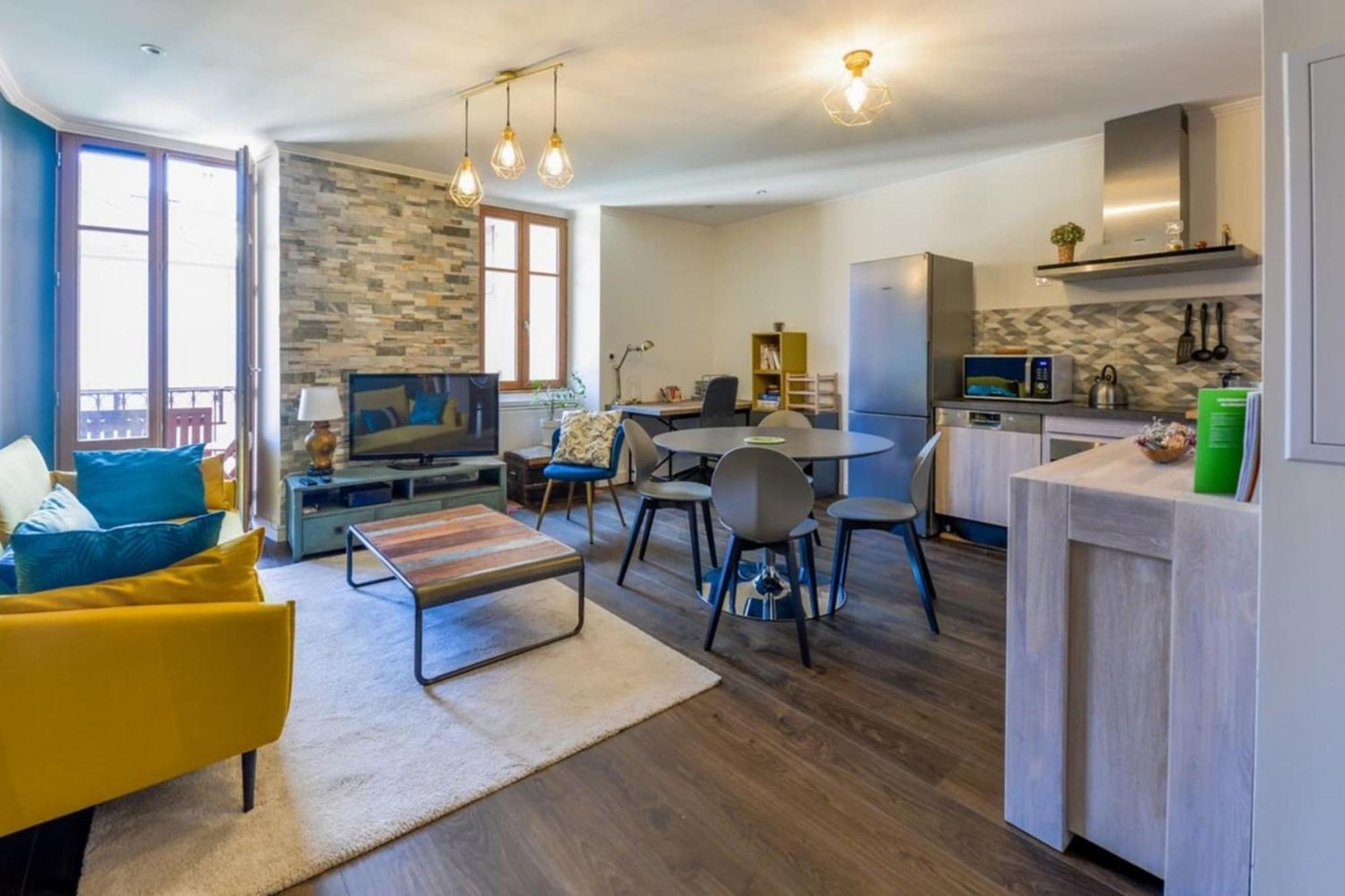 3-star Rated In The Heart Of The Old Town With A View Apartment