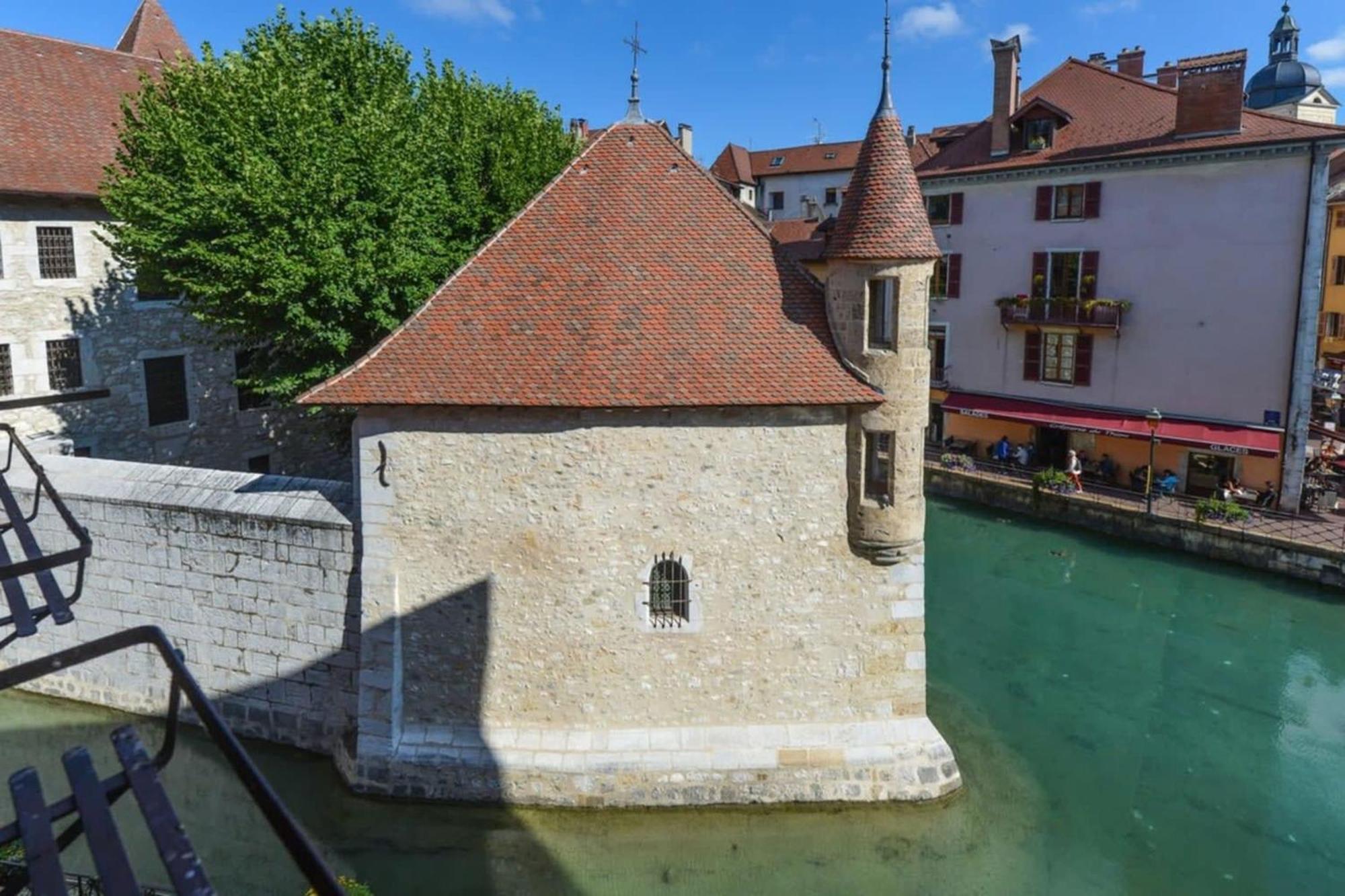 3-star Rated In The Heart Of The Old Town With A View Apartment