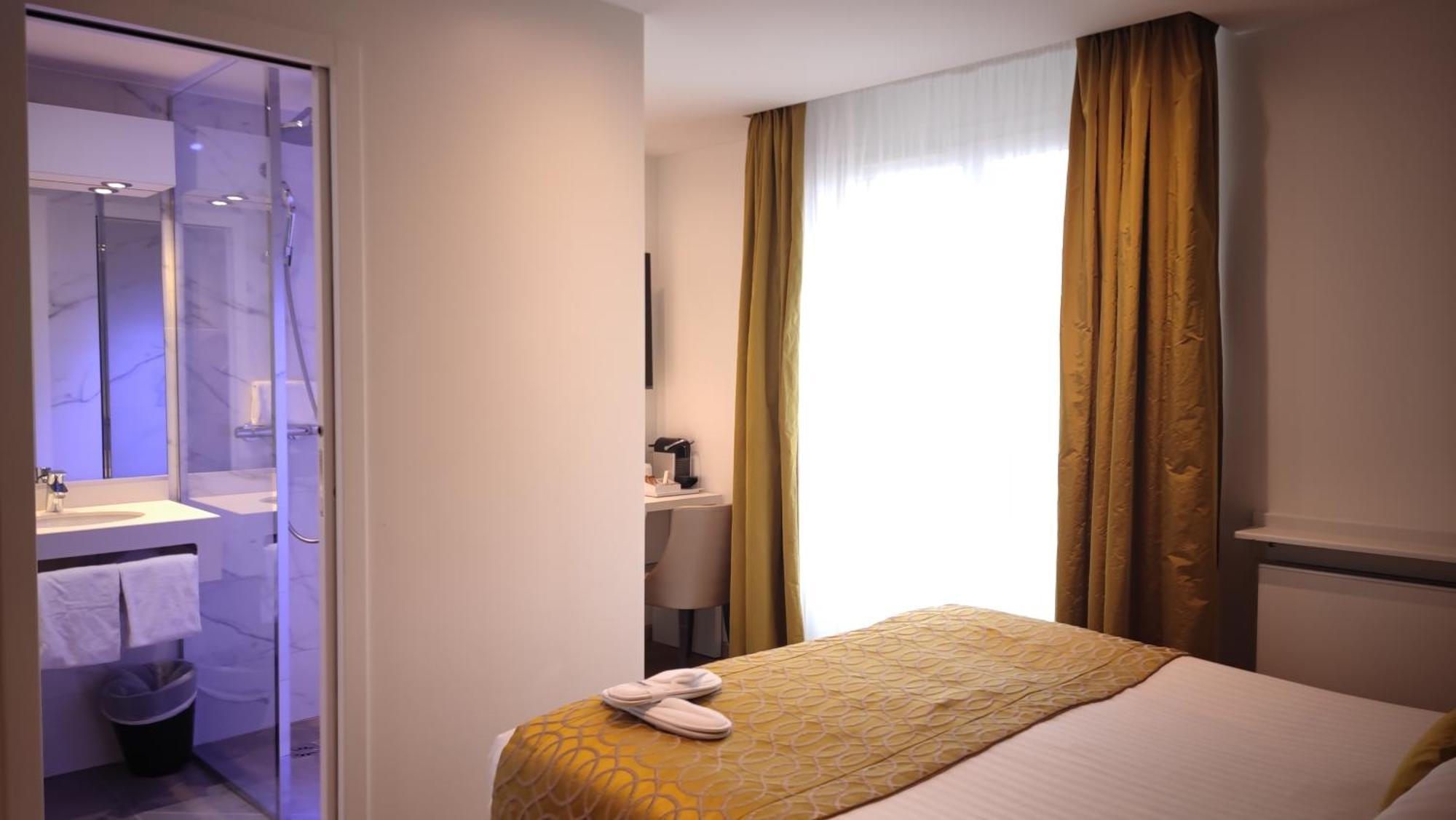 Western Carlton 4*