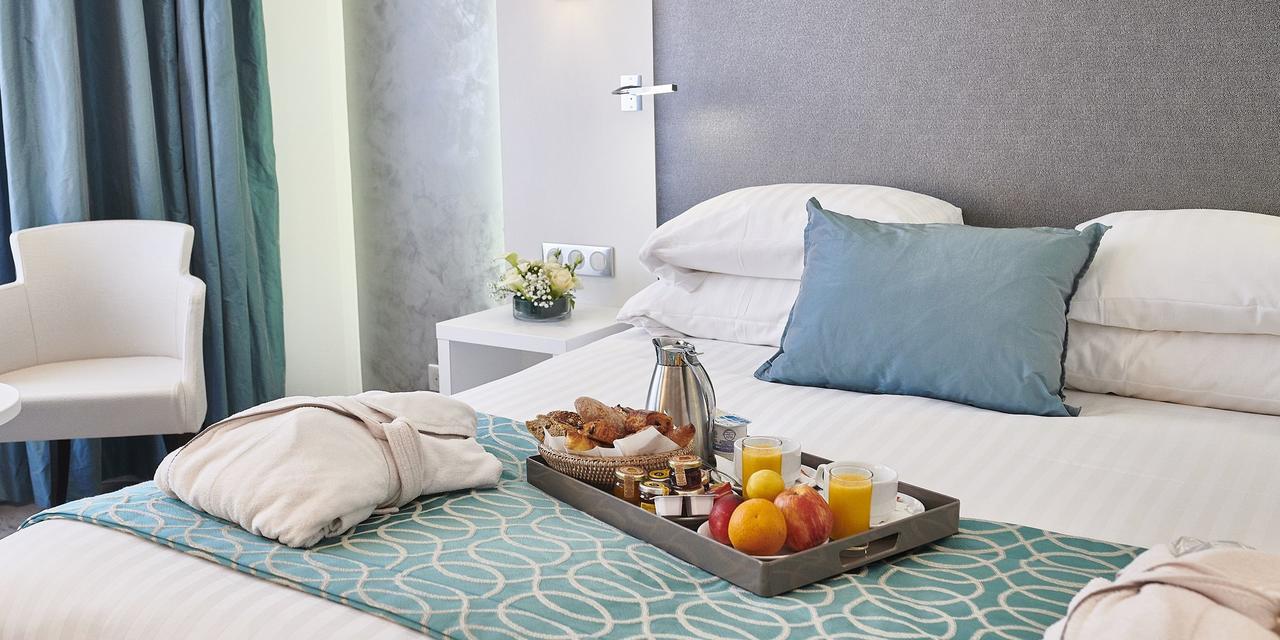 Western Carlton Hotel 4*