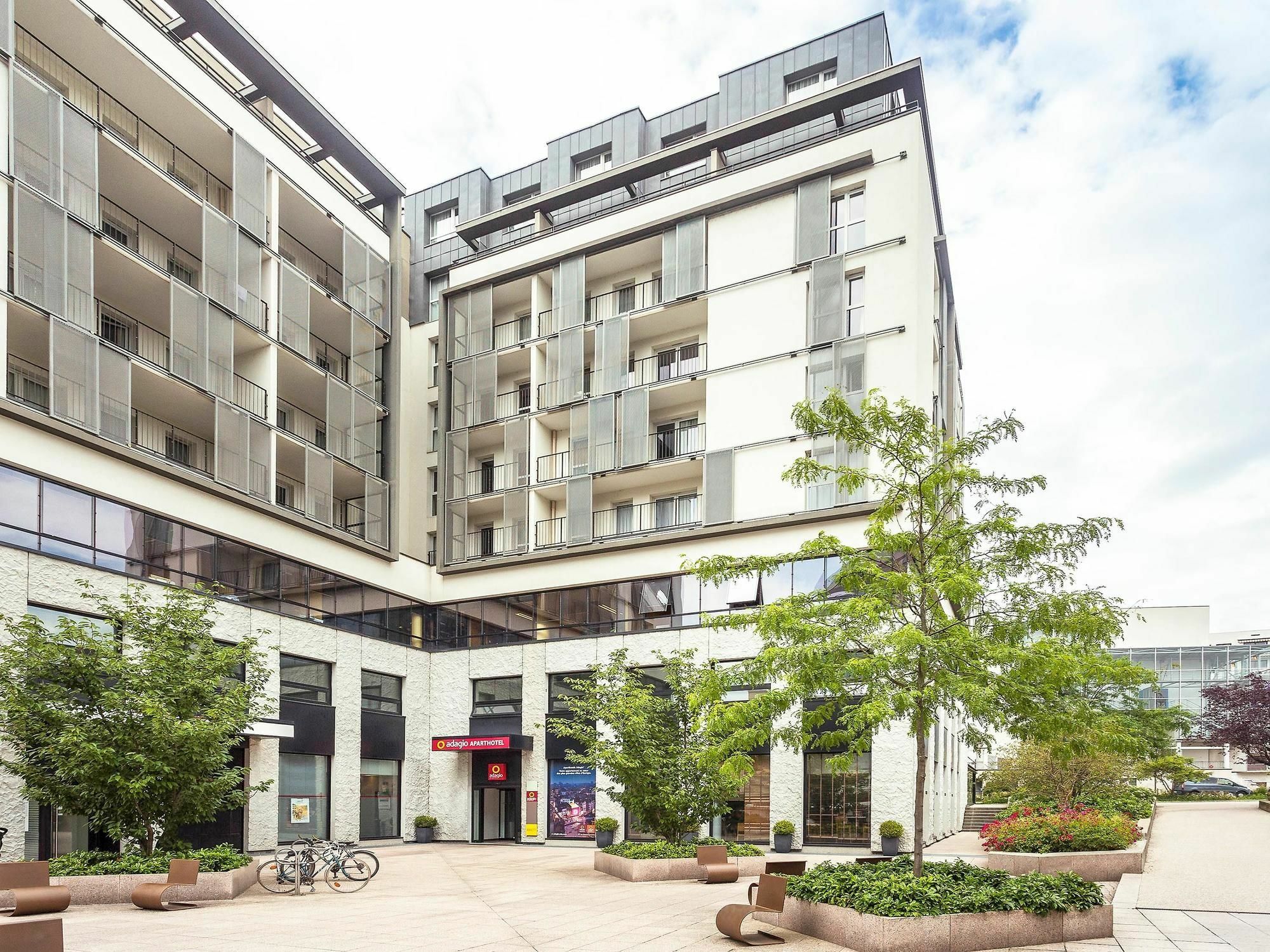 Adagio Centre