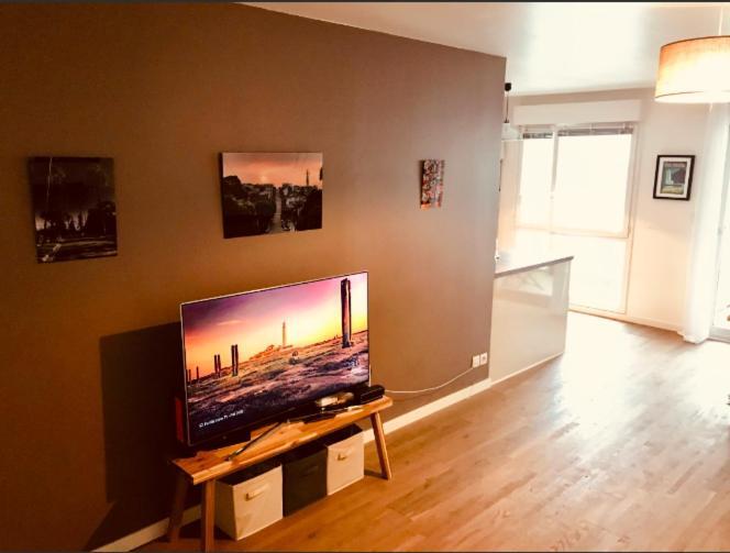 Spacious Modern 2 Bedroom Flat Great Location Old Town + *