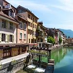 Beautiful Appartment In The Vieille Ville D\'Annecy At 200M From The Lake