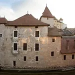 Lasuitedu12 - Aprtement For 2 People View Of The Old Prison