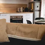 L\'Esperluette - 44 Sqm Apartment With Garage & Balcony In The City Center