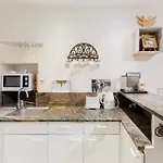 Un Cottage Alpin Chaleureux Dans Le Coeur D Annecy Avec 2 Velos