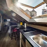 The Attic - Ideally Located In The Old Town