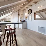 The Attic - Ideally Located In The Old Town