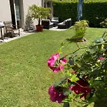 A Deux Pas Du Lac Et Ville