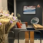 Modern Apartment 1Room Canal Terrace Lake 400M
