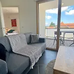 Le Triangle D\'Or - 1 Bedroom Apartment With Terrace