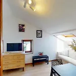 Apartment With 2 Bedrooms For 4 People In Annecy-Le-Vieux