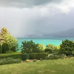 Apt Calme Vue Lac - 2 Chambres - Sauna
