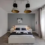 Les Capucins - 3 Bedroom Apartment Near The City