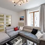Les Capucins - 3 Bedroom Apartment Near The City