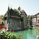 Beautiful Apartment In The Heart Of Town