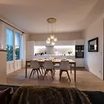 Luxurious Private Garage Apartment In The Heart Of Annecy