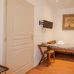 Havre Urbain Furnished Flat