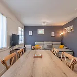 Ideally Located Furnished Townhouse With 3 Bedrooms Parking & Garden