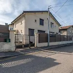 Ideally Located Furnished Townhouse With 3 Bedrooms Parking & Garden