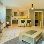100 Geneve Joli T2 Avec Place De Parking Privee