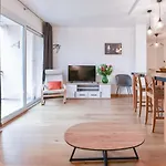 Nice Apartment With Balcony Very Close To The City Center